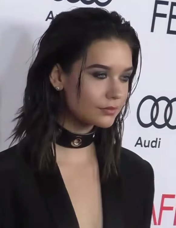 Amanda Steele portrait