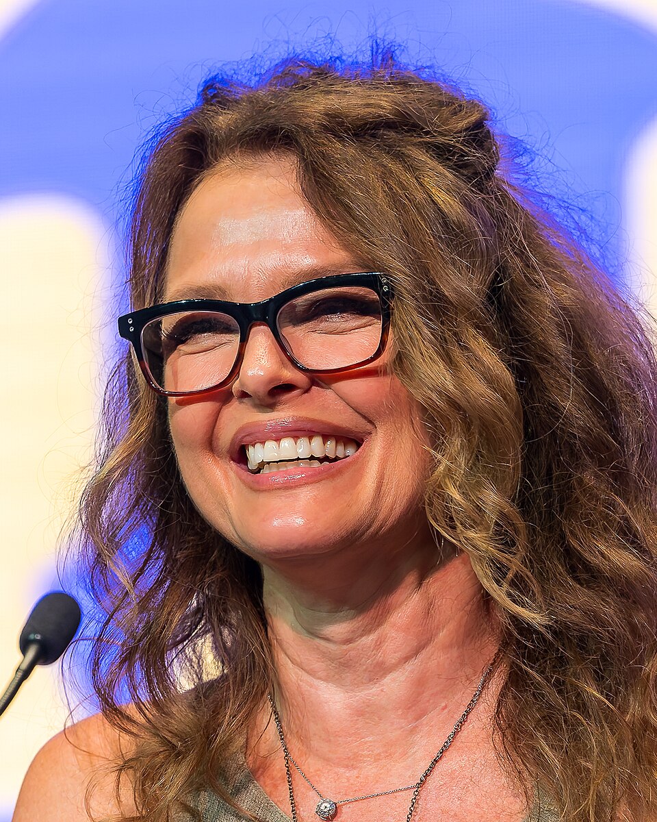 Dina Meyer portrait