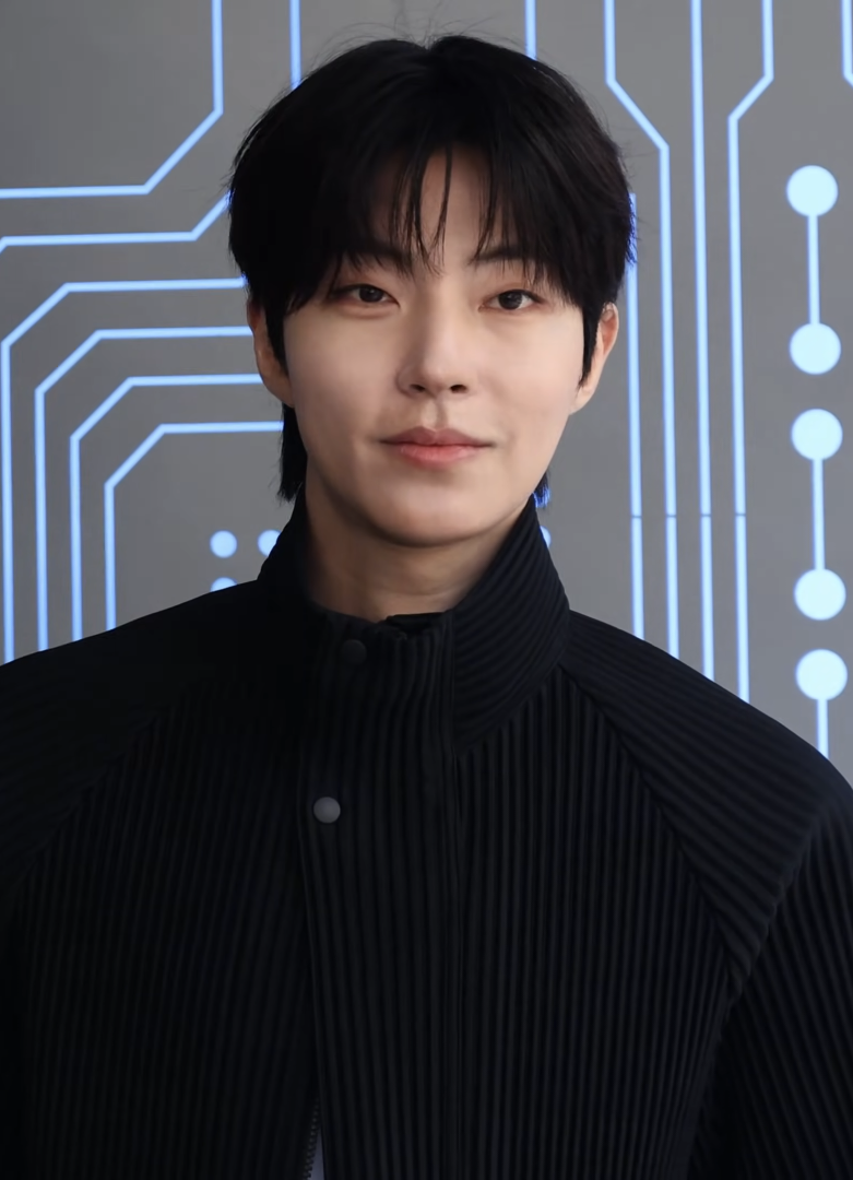Hwang In-youp portrait