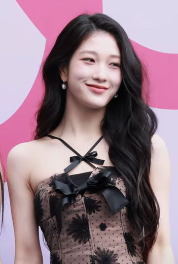 Lee Seo-yeon portrait