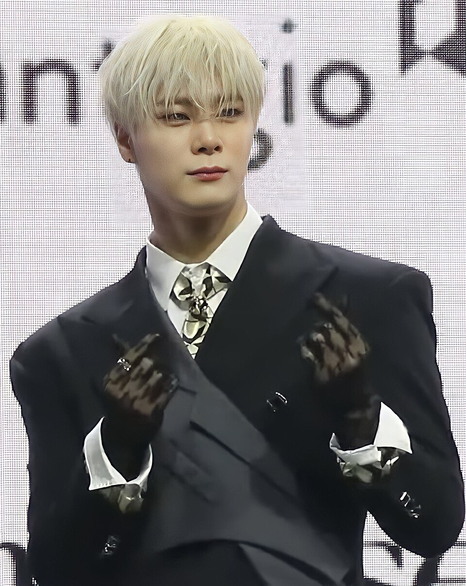 Moon Bin portrait