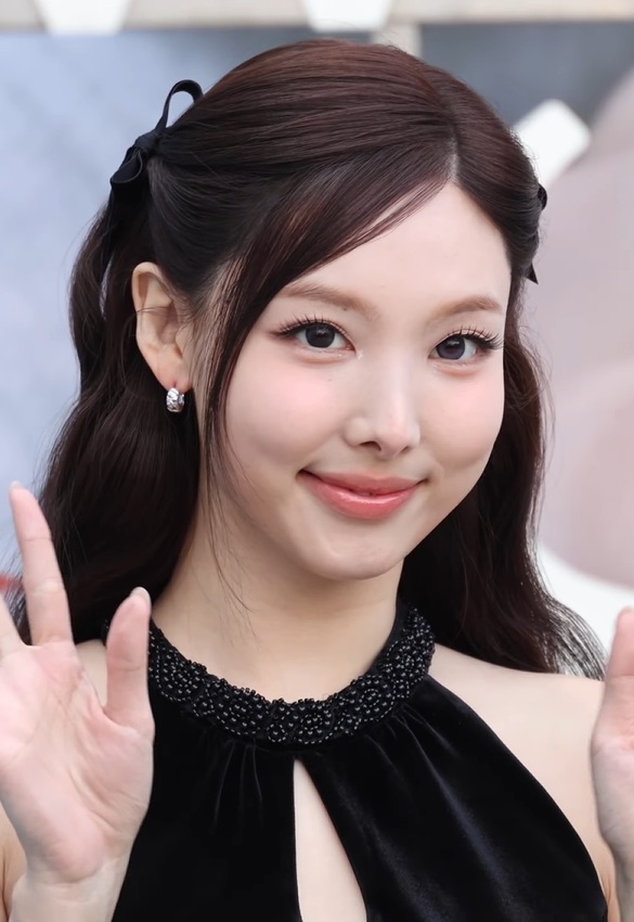 Nayeon portrait