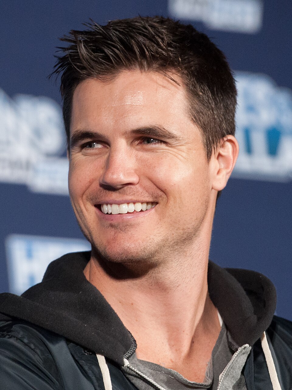 Robbie Amell portrait