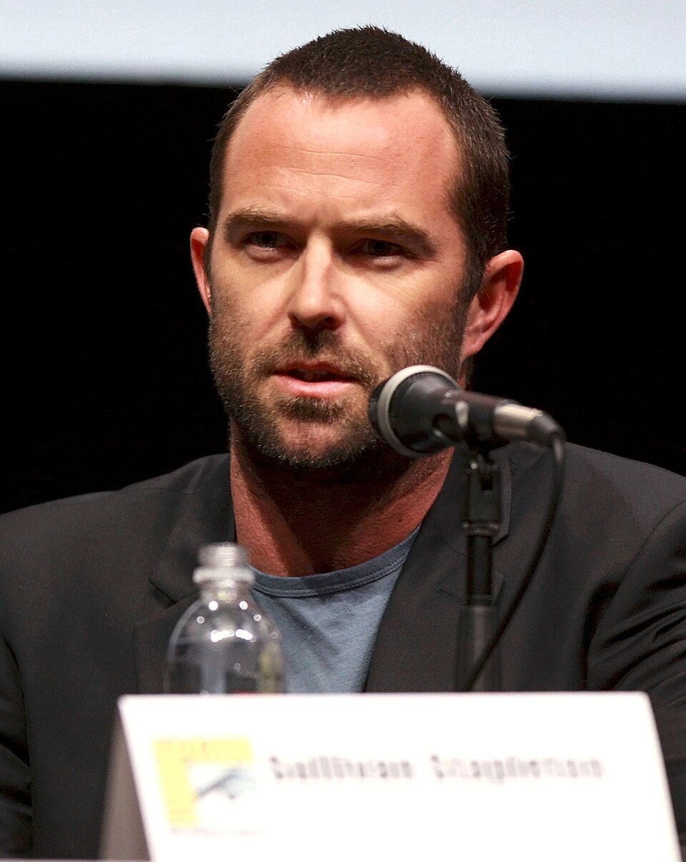 Sullivan Stapleton portrait